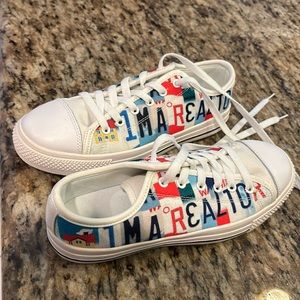 I’m a Realtor shoes, ladies size 6/36. New without box